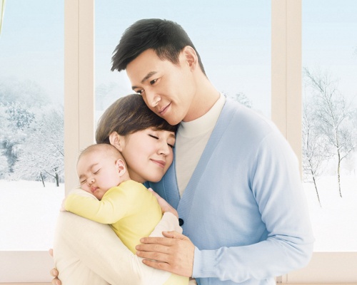 陆毅鲍蕾嗳呵婴幼儿洗护用品平面广告