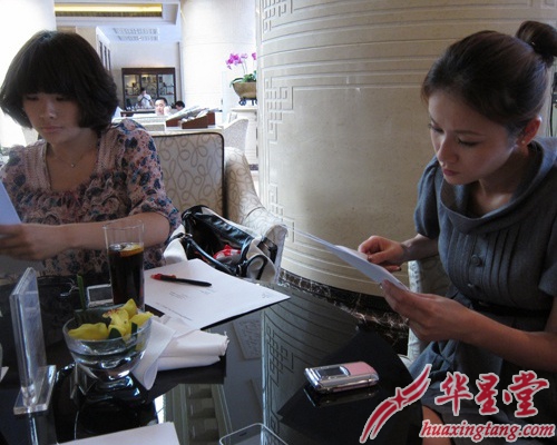 叶一茜VS澳菲泉护肤品签约现场