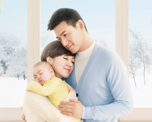 陆毅鲍蕾嗳呵婴幼儿洗护用